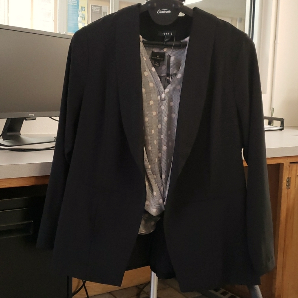 Torrid size 0 Large open front lapel black blazer